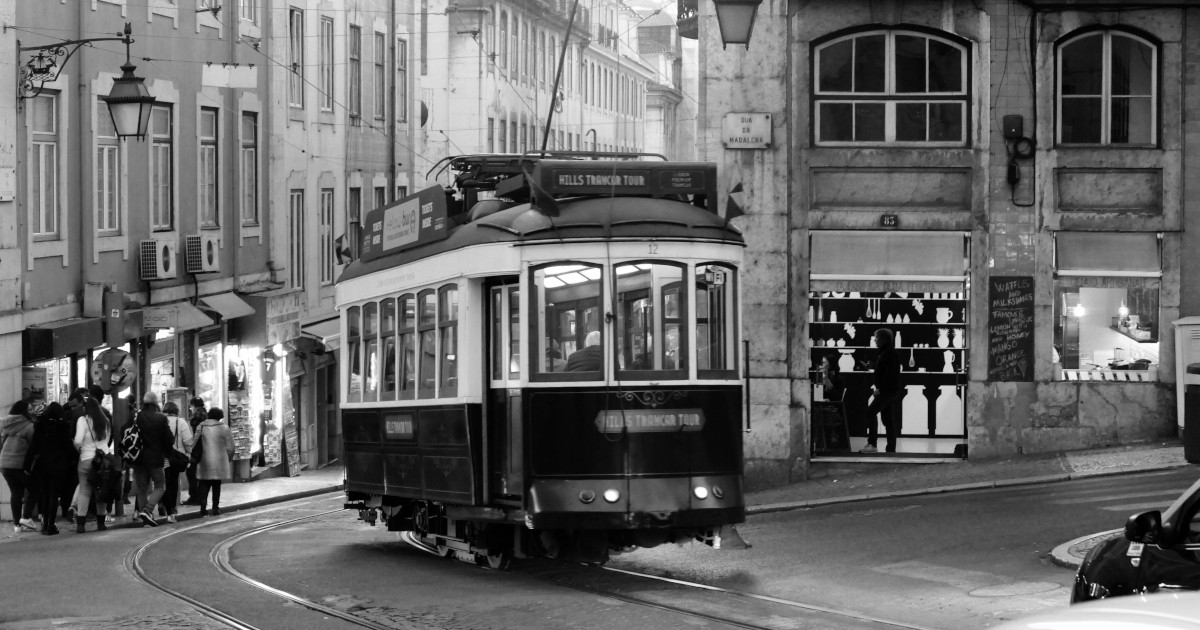 Black and white photo of an old tram in a city